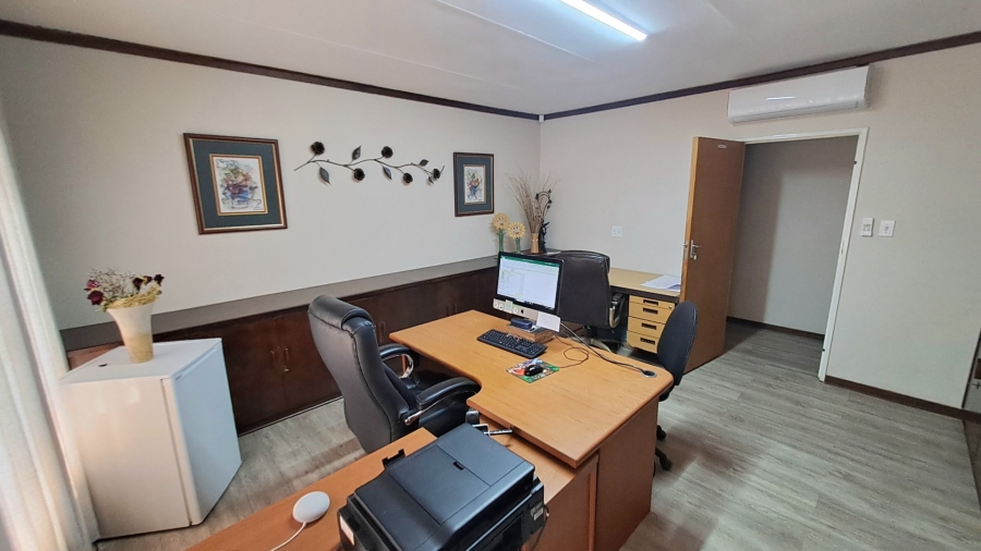 5 Bedroom Property for Sale in Langenhovenpark Free State